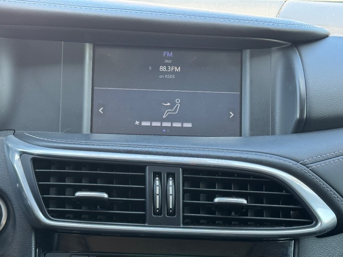 Used 2019 INFINITI QX30 w/ Cargo Package FWD image 17