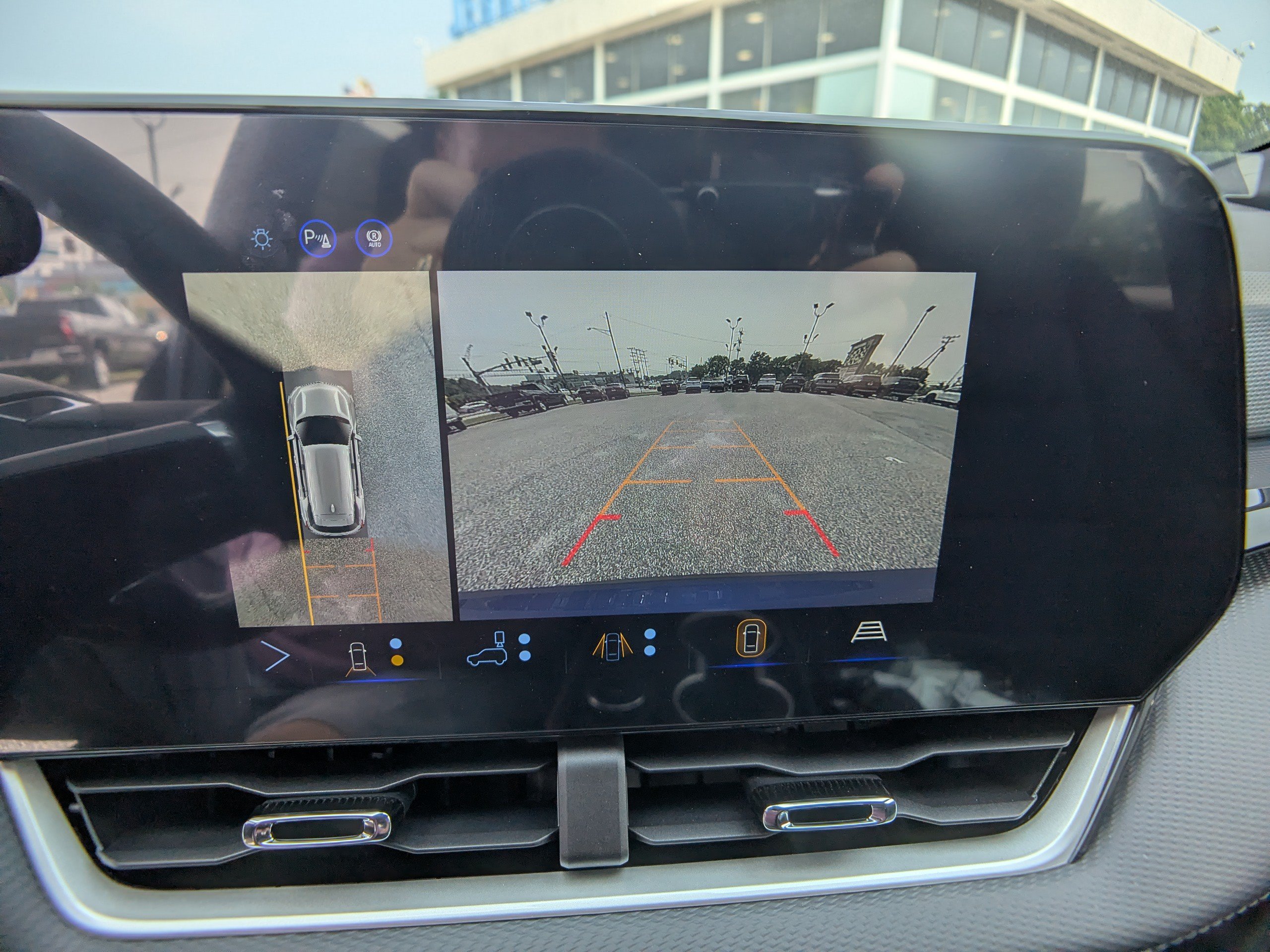 New 2027 Chevrolet Equinox LT w/ Safety and Technology Package FWD image 18