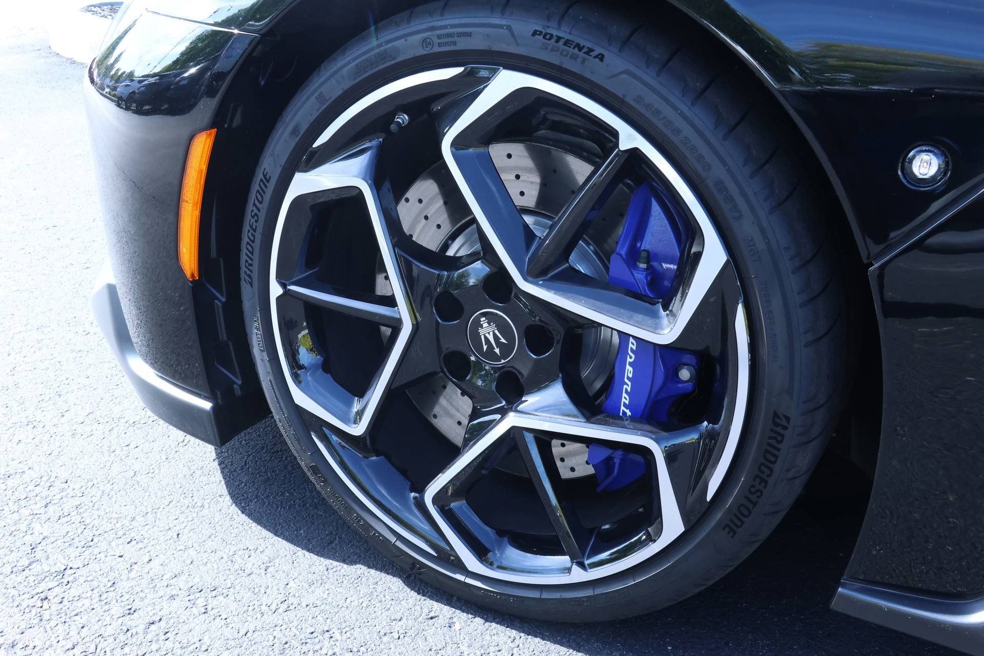 Used 2023 Maserati MC20 Coupe image 15