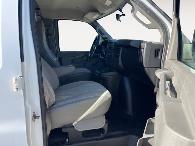 Used 2018 Chevrolet Express 2500 RWD image 15