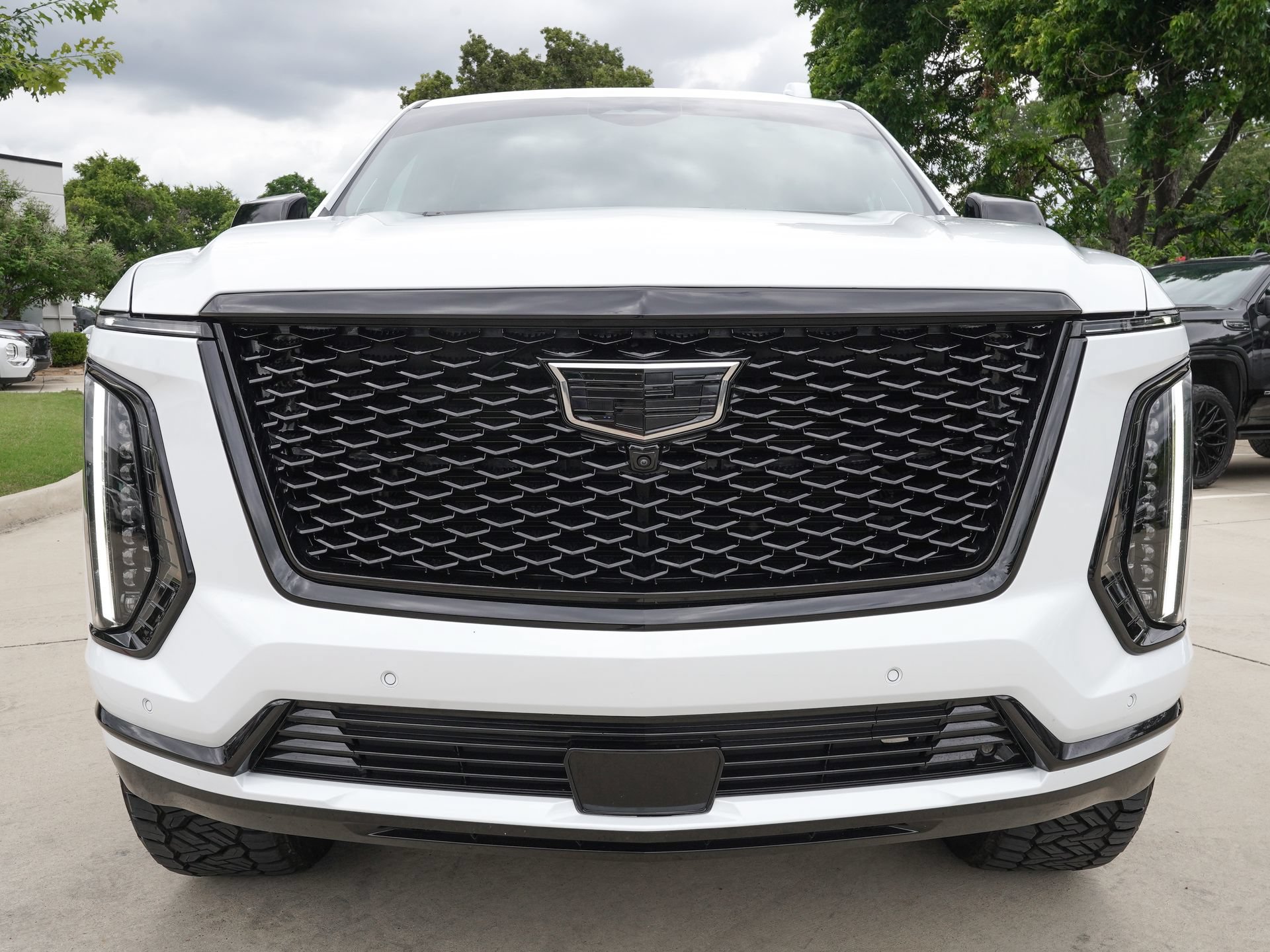 Used 2026 Cadillac Escalade Platinum Sport w/ LPO, Floor Liner Package AWD/4WD image 2