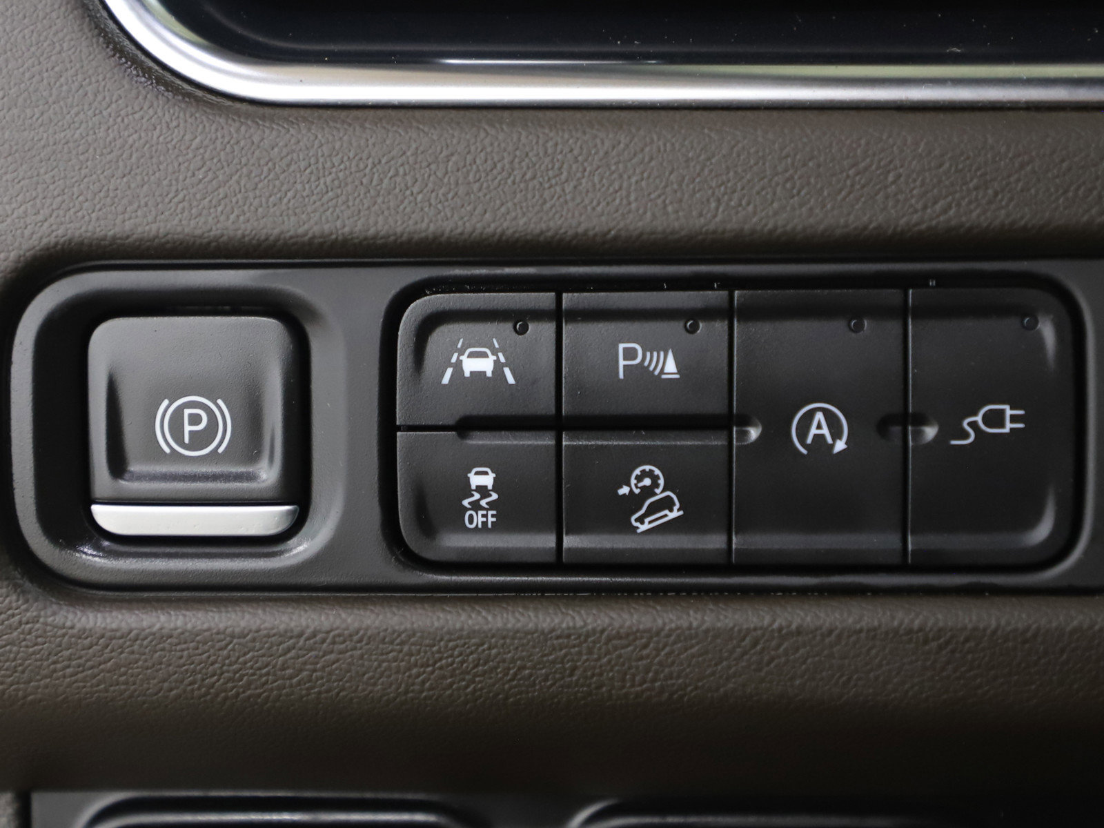 Used 2021 Chevrolet Tahoe Z71 w/ Z71 Off-Road Package AWD/4WD image 32