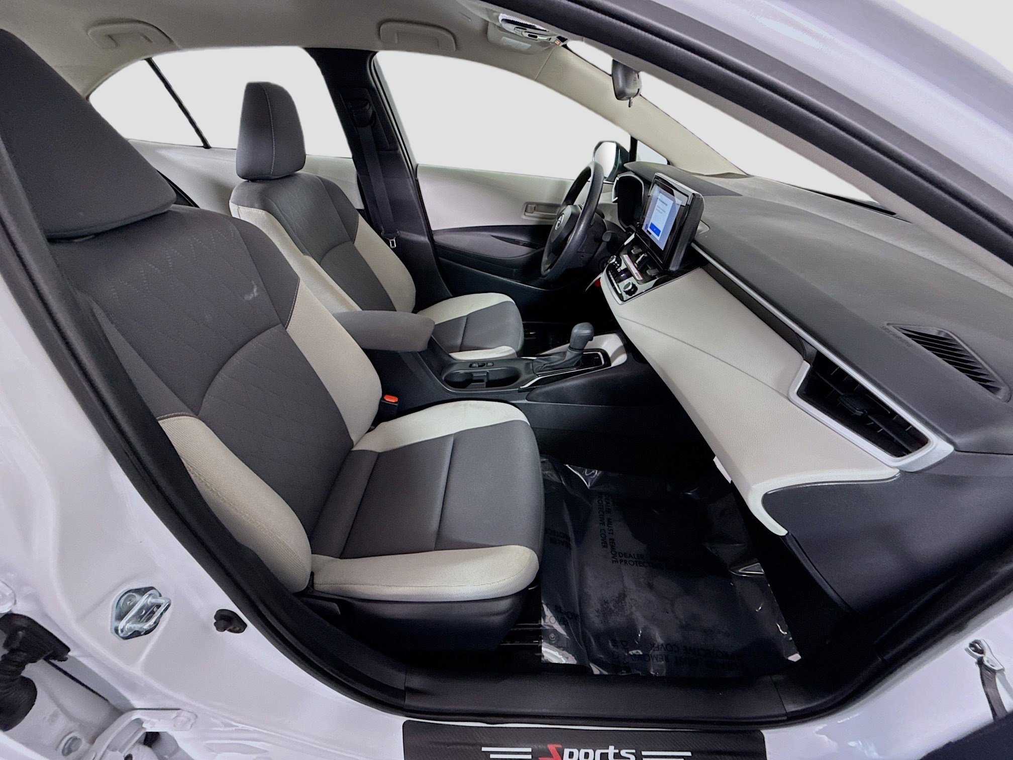 Used 2025 Toyota Corolla LE image 28