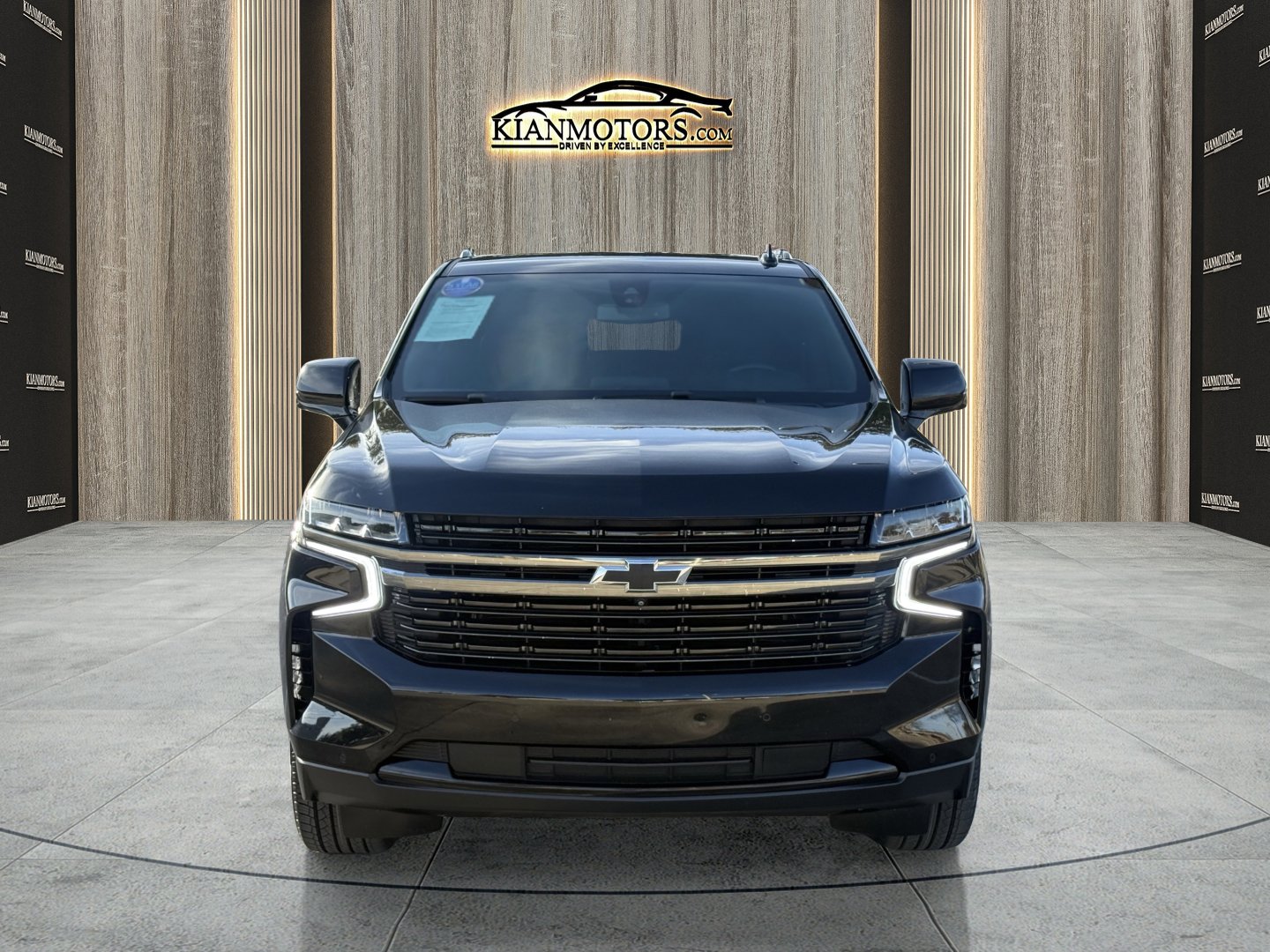 Used 2021 Chevrolet Suburban RST w/ Luxury Package image 2