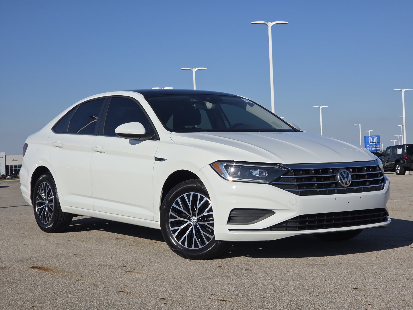 Used 2019 Volkswagen Jetta SEL FWD image 2