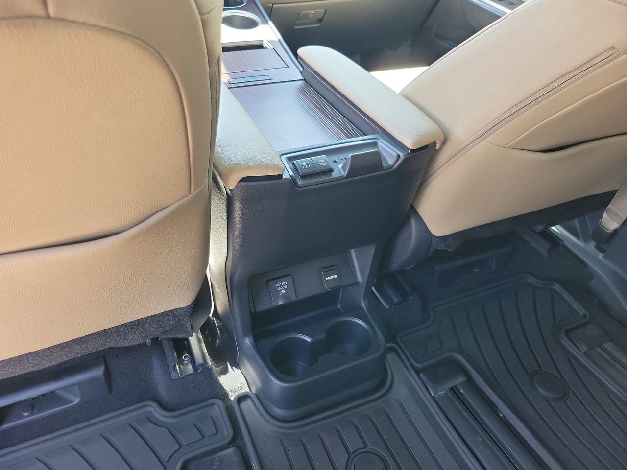 Used 2024 Toyota Sienna XLE AWD/4WD image 13