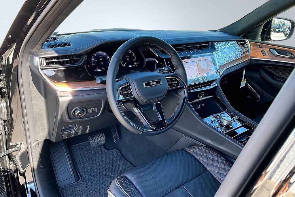 New 2026 Jeep Grand Cherokee L Summit w/ Obsidian Package AWD/4WD image 4
