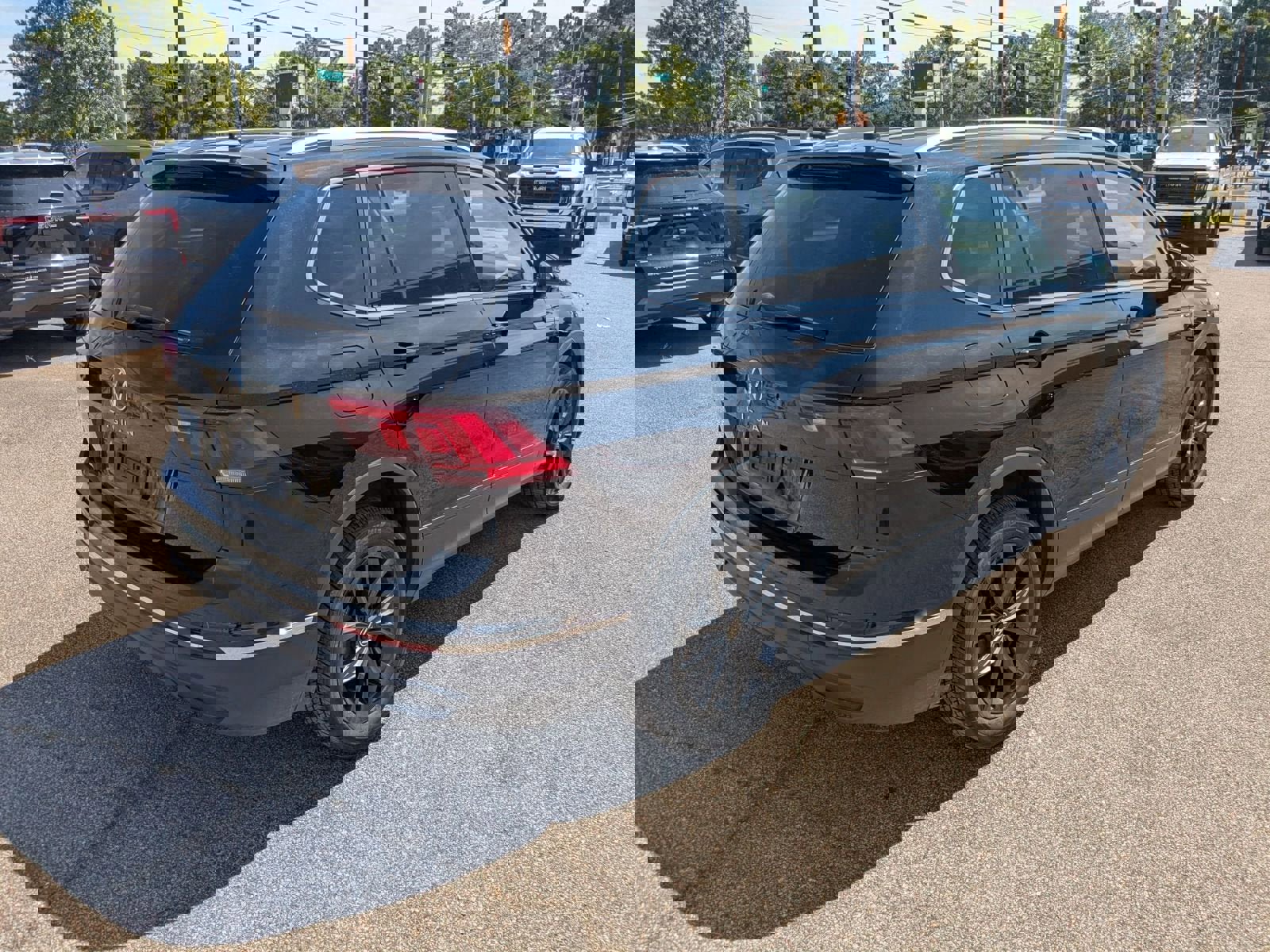 Used 2024 Volkswagen Tiguan SE image 6