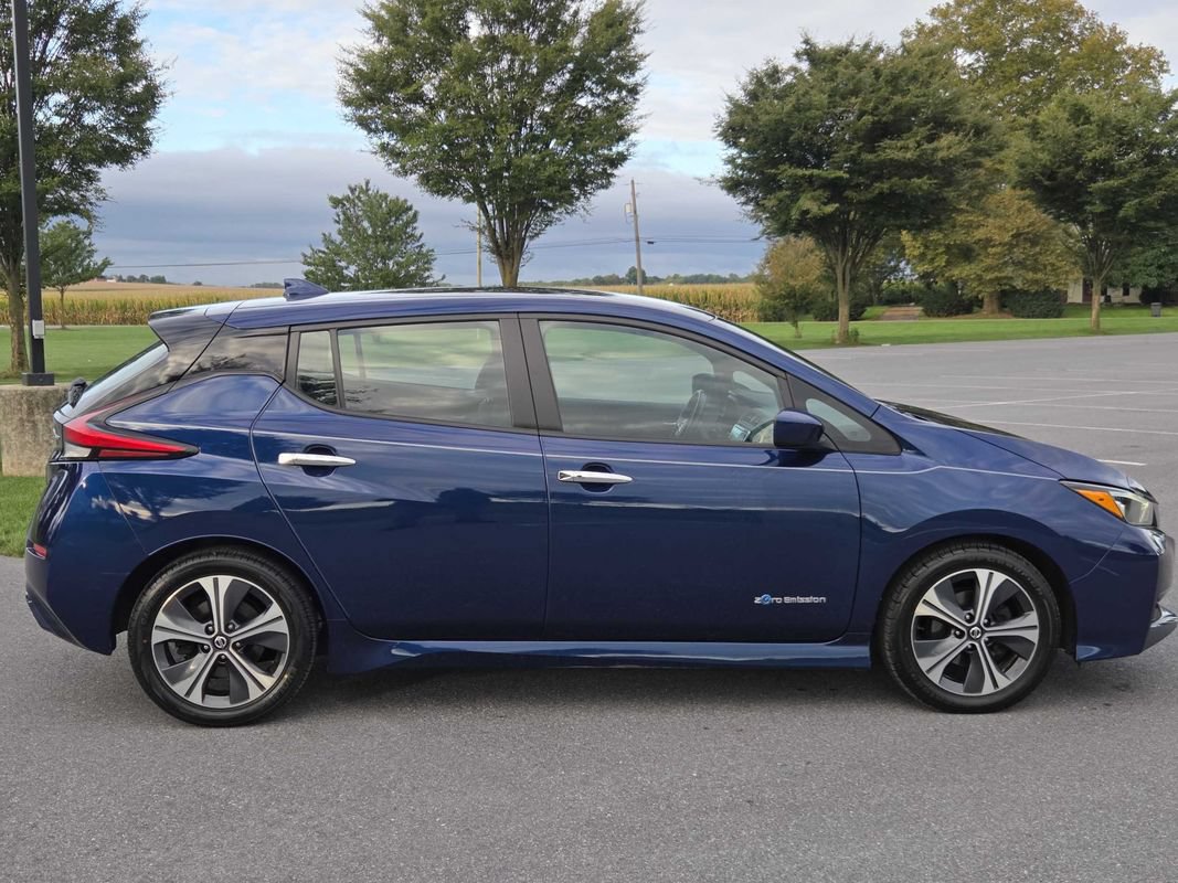 Used 2019 Nissan Leaf SV w/ SV Technology Package FWD image 9