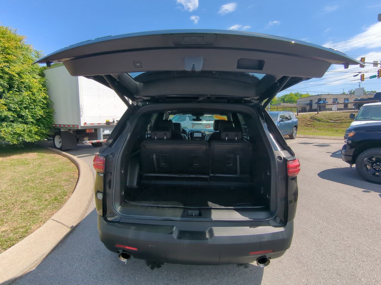 Used 2023 Chevrolet Traverse RS w/ LPO, Floor Liner Package AWD/4WD image 27