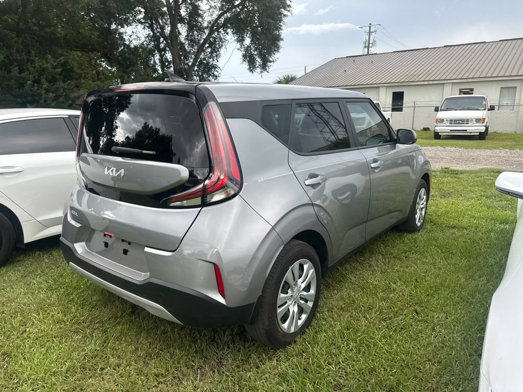 Used 2025 Kia Soul LX FWD image 7