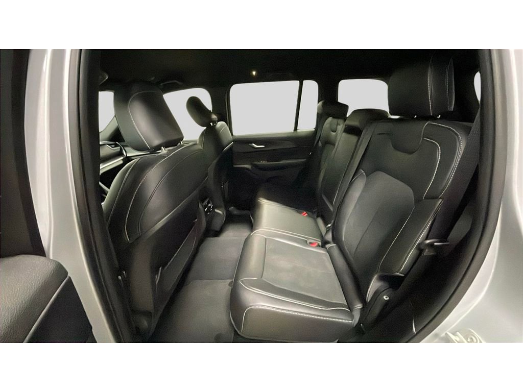 Used 2024 Jeep Grand Cherokee Altitude image 14