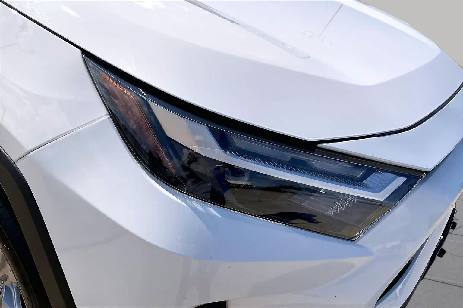 Used 2025 Toyota RAV4 XLE FWD image 24