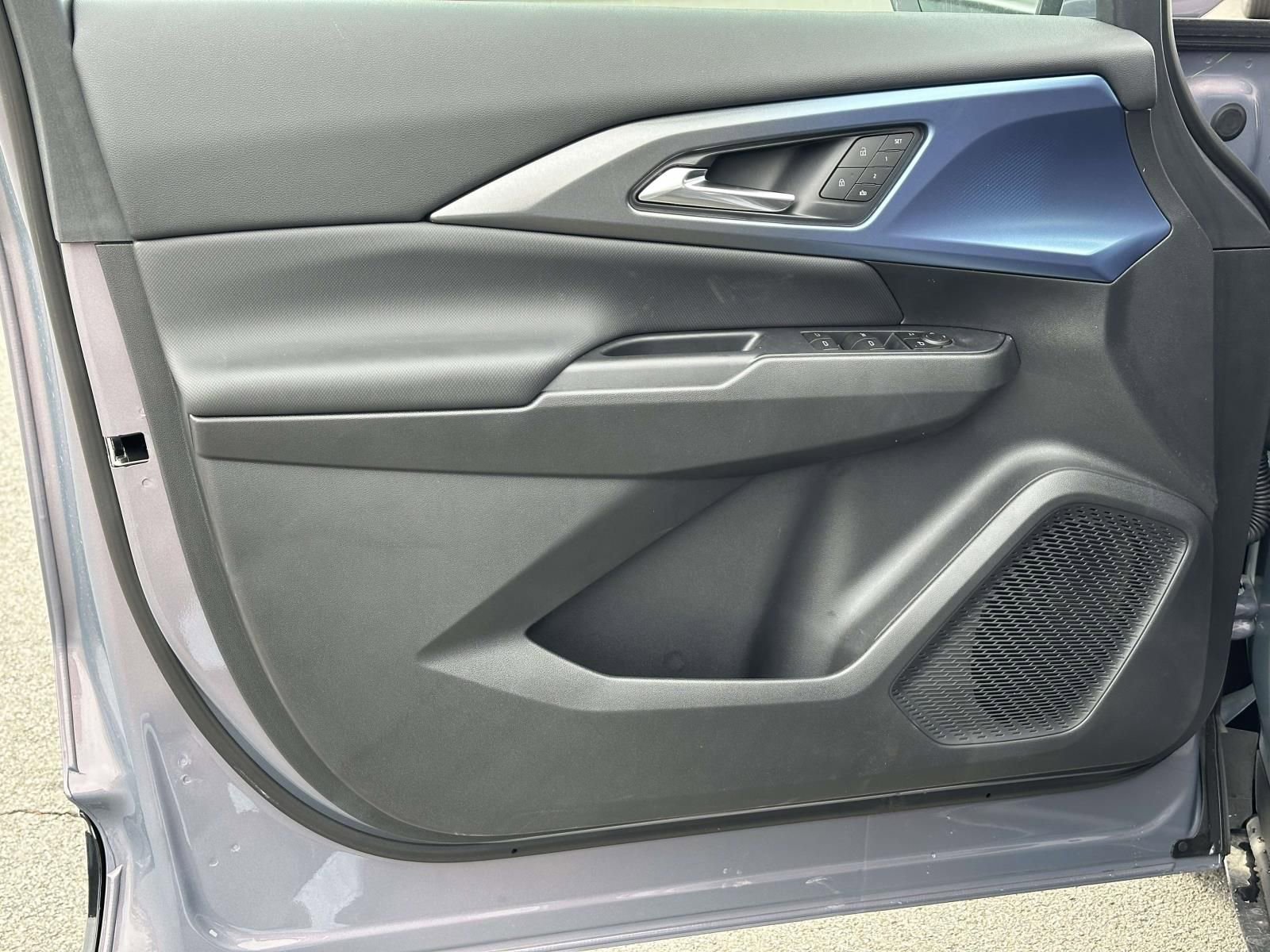 New 2026 Chevrolet Equinox EV LT w/ Convenience Package II image 19