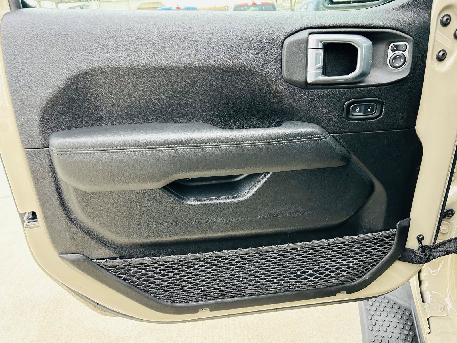 Used 2022 Jeep Wrangler Unlimited Sahara AWD/4WD image 7