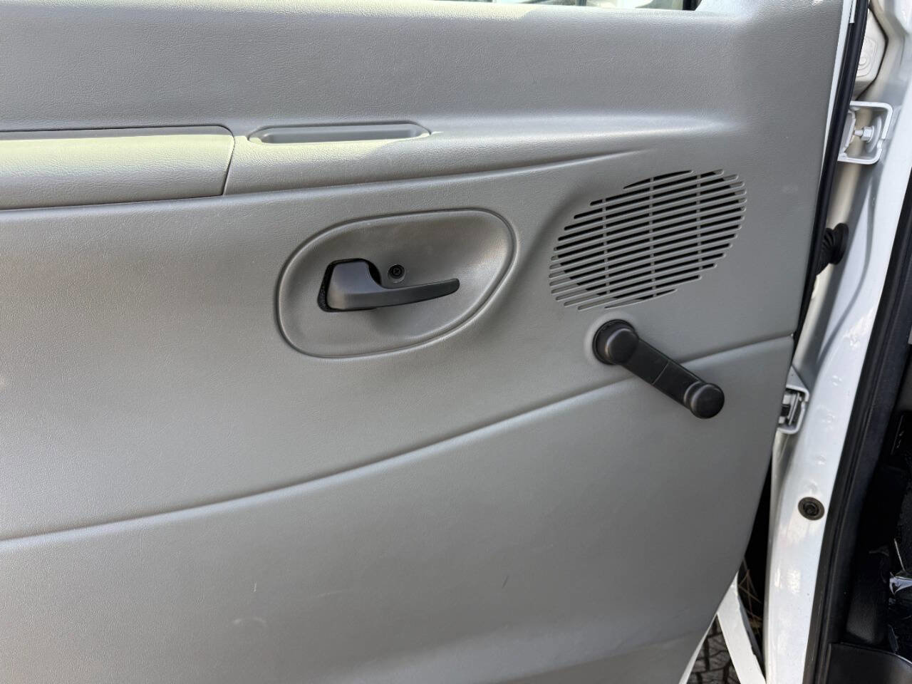 Used 2008 Ford E-250 and Econoline 250 RWD image 27