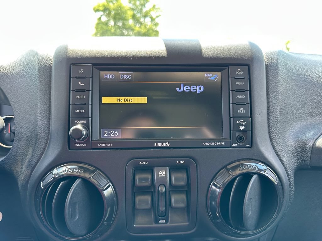 Used 2018 Jeep Wrangler Unlimited Rubicon w/ Connectivity Group AWD/4WD image 26
