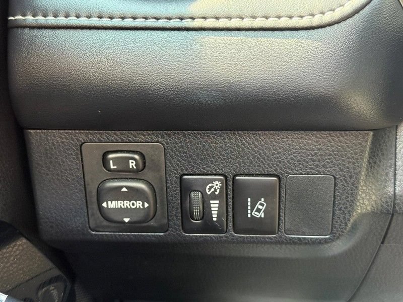 Used 2018 Toyota RAV4 Limited AWD/4WD image 29