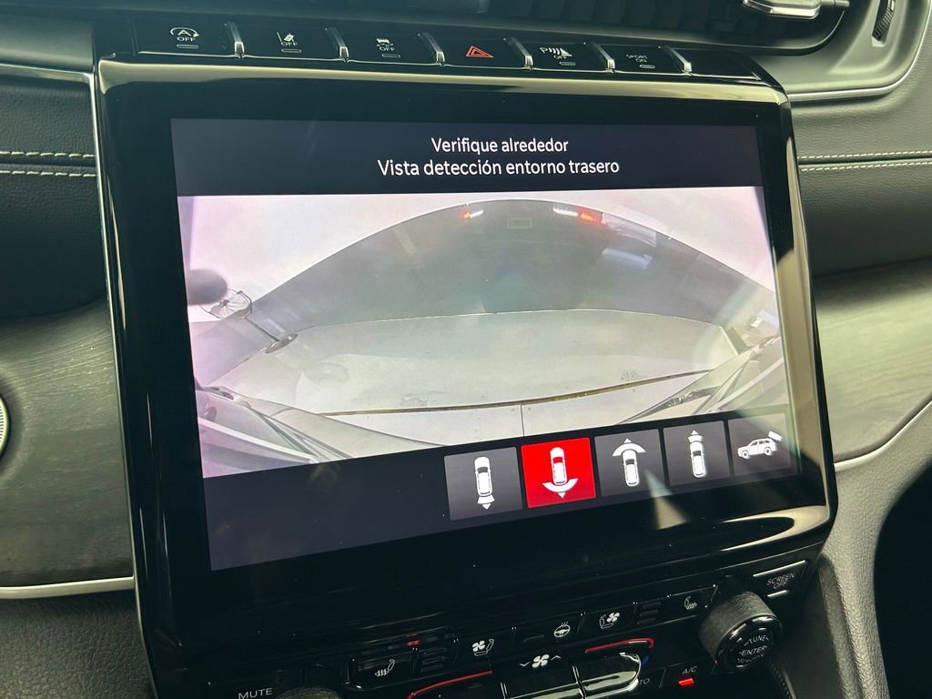 Used 2024 Jeep Grand Cherokee Limited w/ Luxury Tech Group II image 19