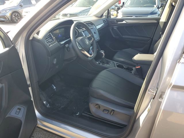Certified 2024 Volkswagen Tiguan SE image 17