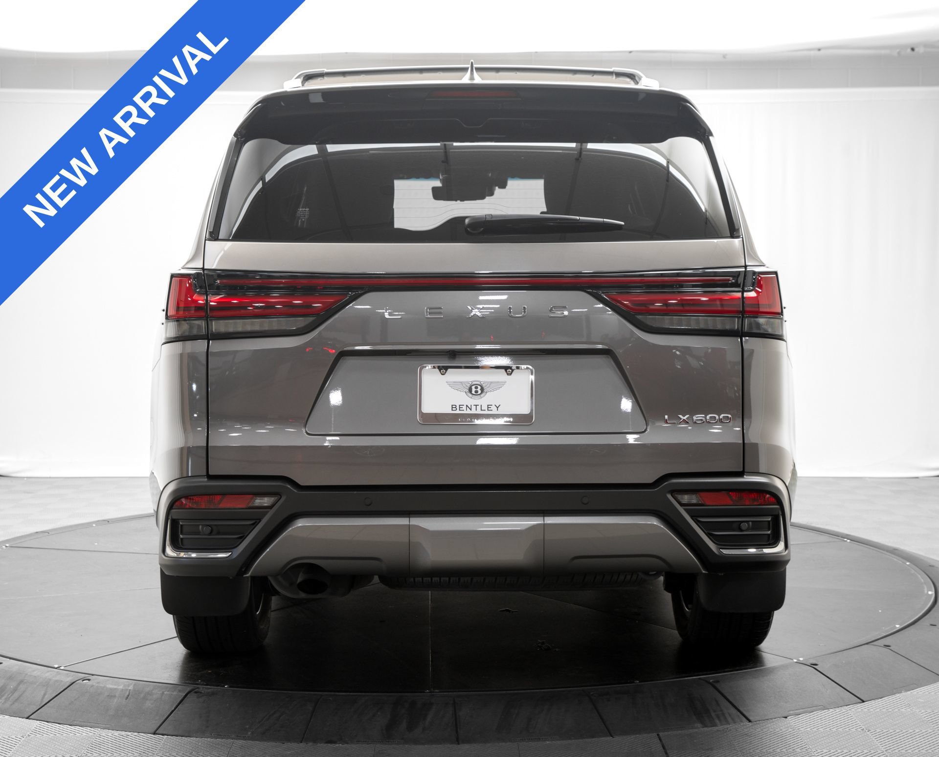 Used 2022 Lexus LX 600 4WD w/ Accessory Package (Z1) image 6