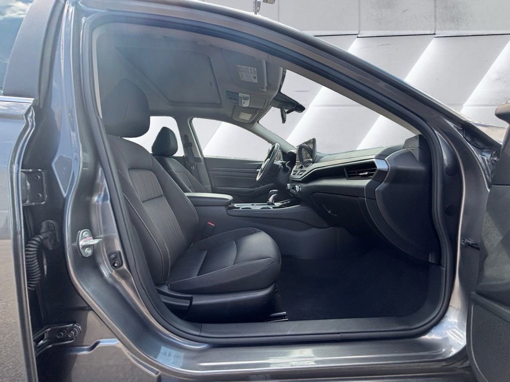 Used 2024 Nissan Altima 2.5 SV w/ SV Premium Package AWD/4WD image 13