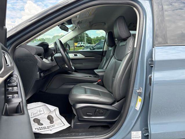 Certified 2025 Ford Explorer Active w/ Active Comfort Package RWD image 12