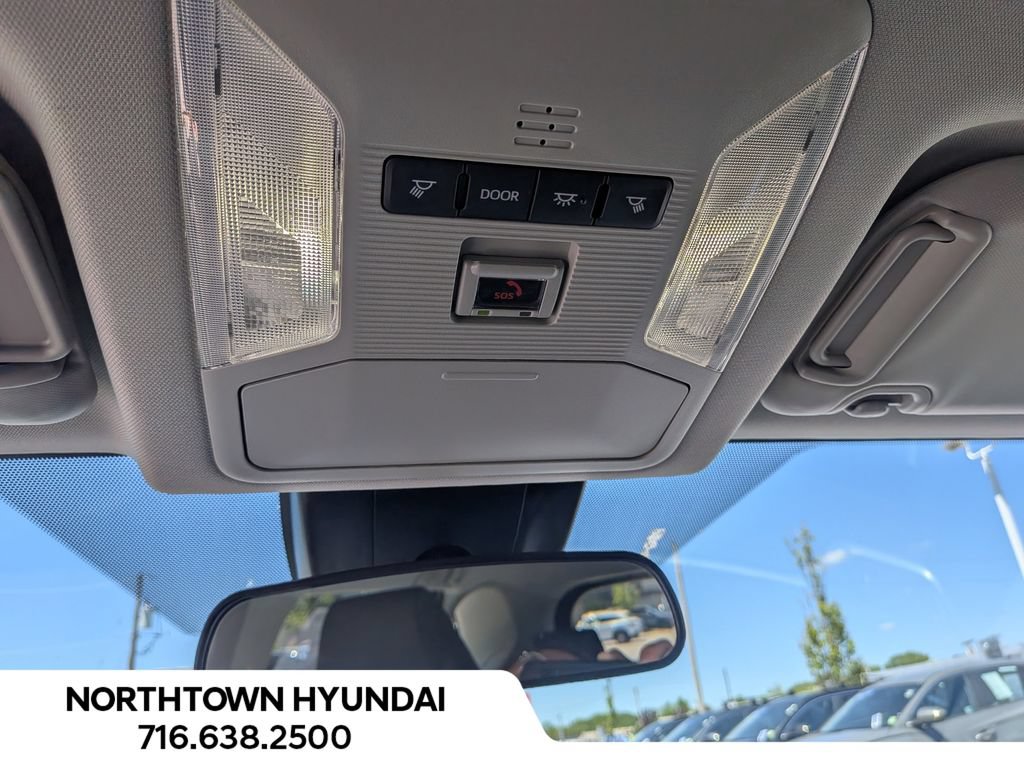 Used 2025 Toyota RAV4 XLE AWD/4WD image 23