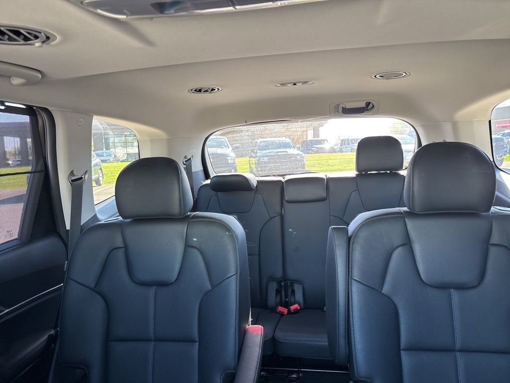 Used 2023 Kia Telluride EX w/ EX Captain's Chair Package image 10