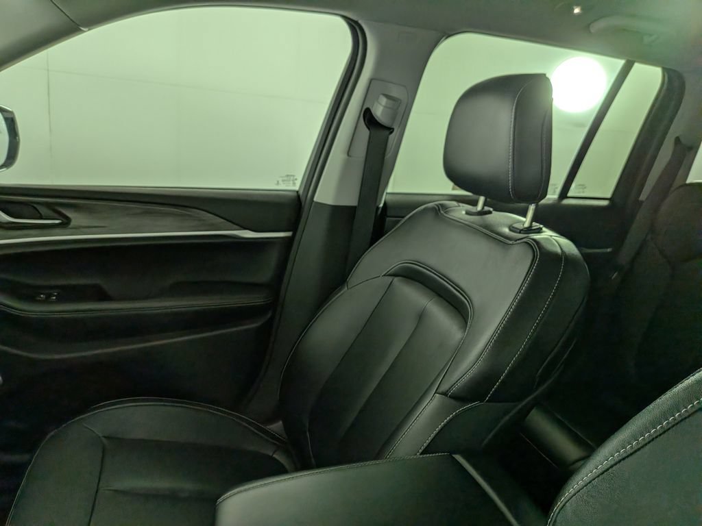 Certified 2023 Jeep Grand Cherokee Limited AWD/4WD image 28