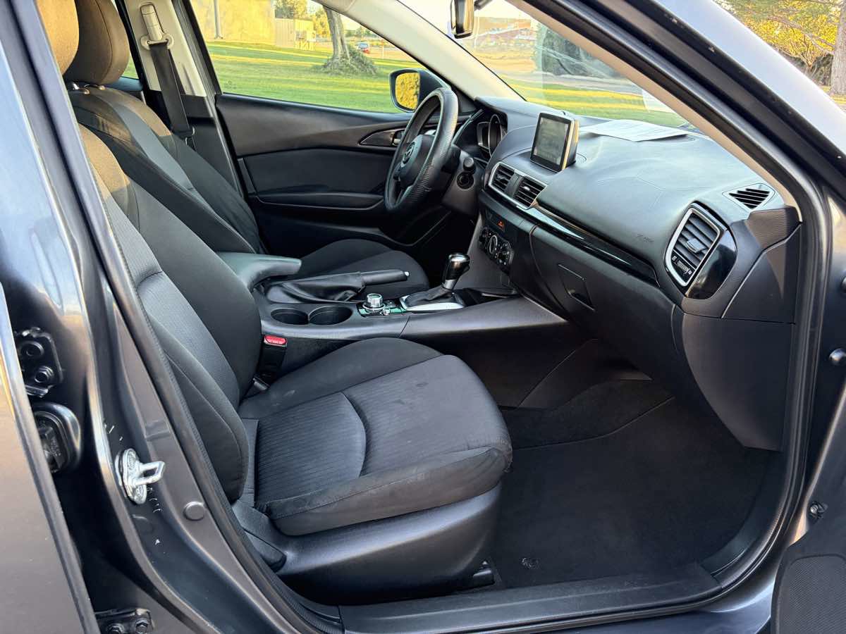 Used 2015 MAZDA MAZDA3 i Sport FWD image 12