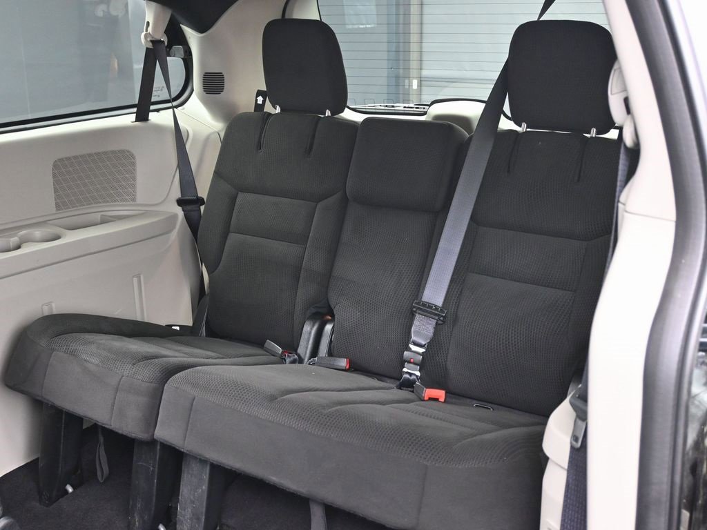 Used 2017 Dodge Grand Caravan SE image 29