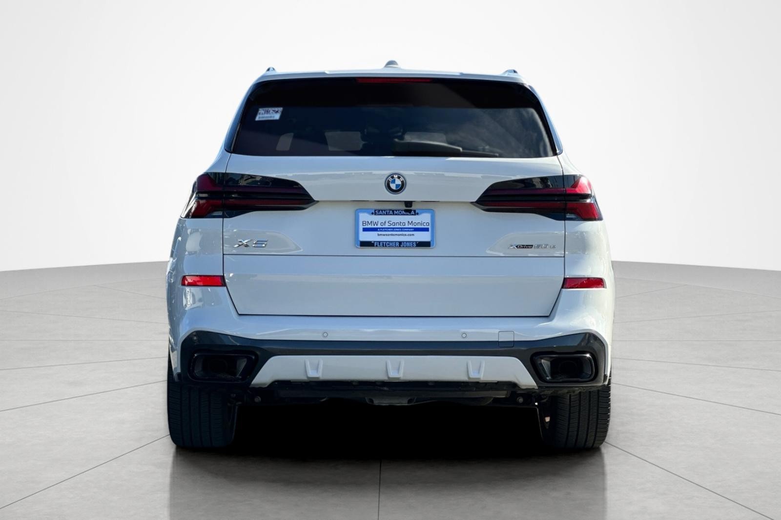 Used 2024 BMW X5 xDrive50e w/ M Sport Package AWD/4WD image 4