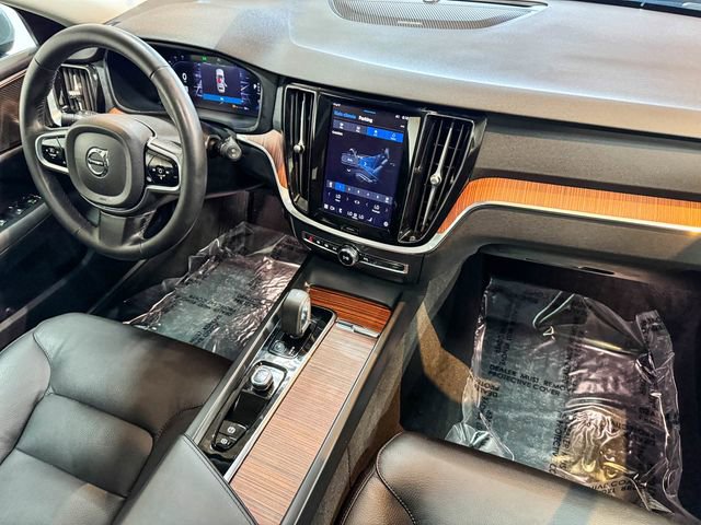 Used 2024 Volvo V60 B5 Cross Country Plus w/ Protection Package Premier image 41