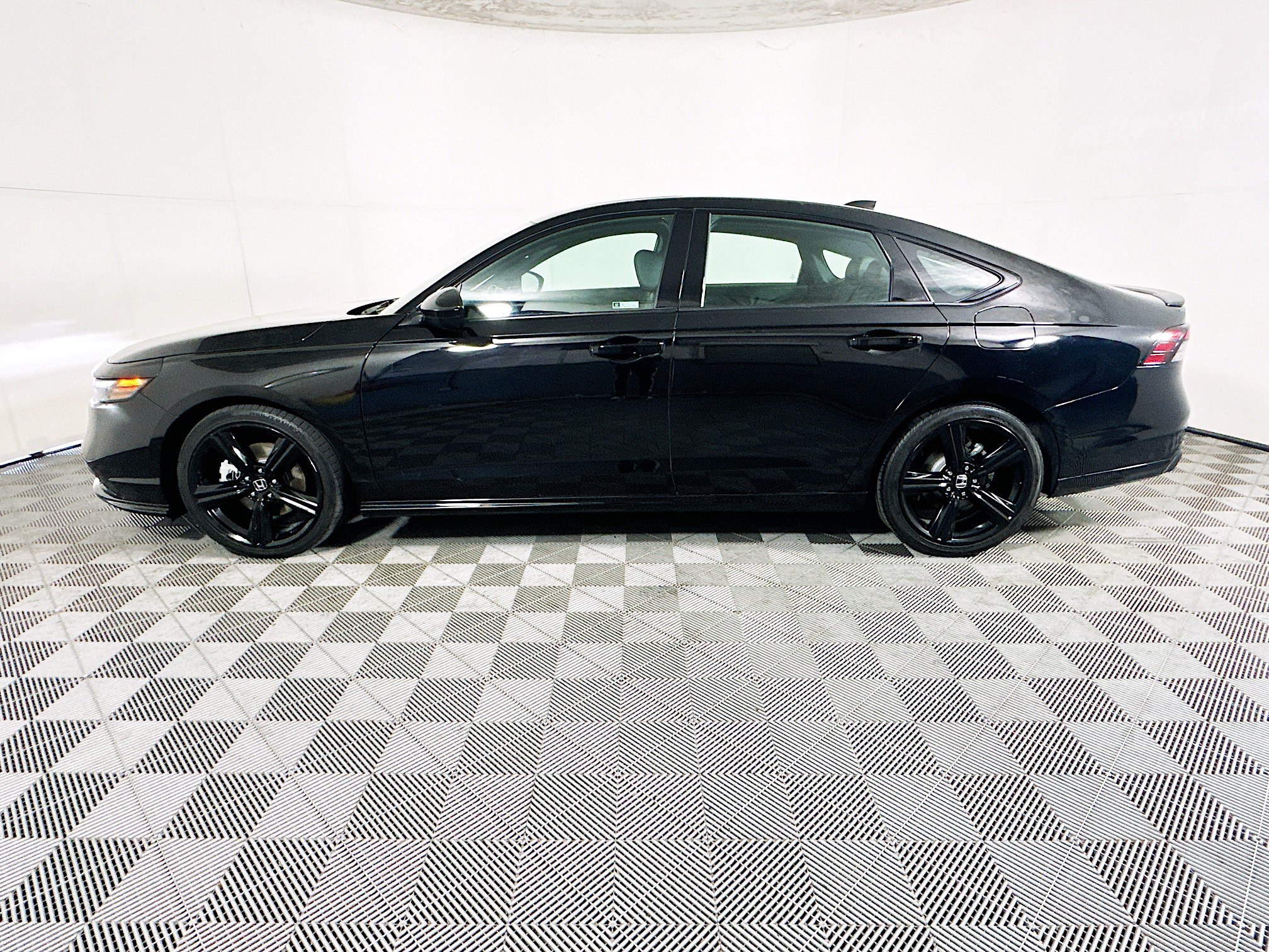Used 2025 Honda Accord Sport image 6
