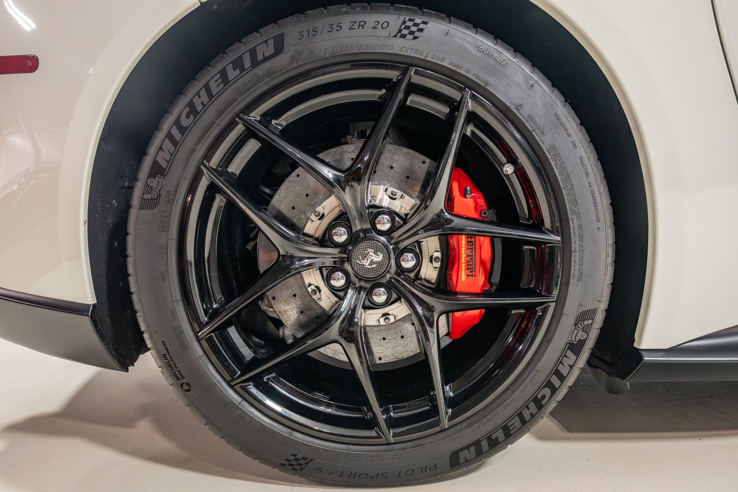 Used 2016 Ferrari F12 Berlinetta RWD image 14