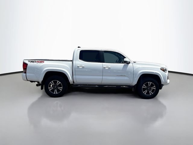 Used 2017 Toyota Tacoma TRD Sport w/ Tow Package (A/T) AWD/4WD image 5