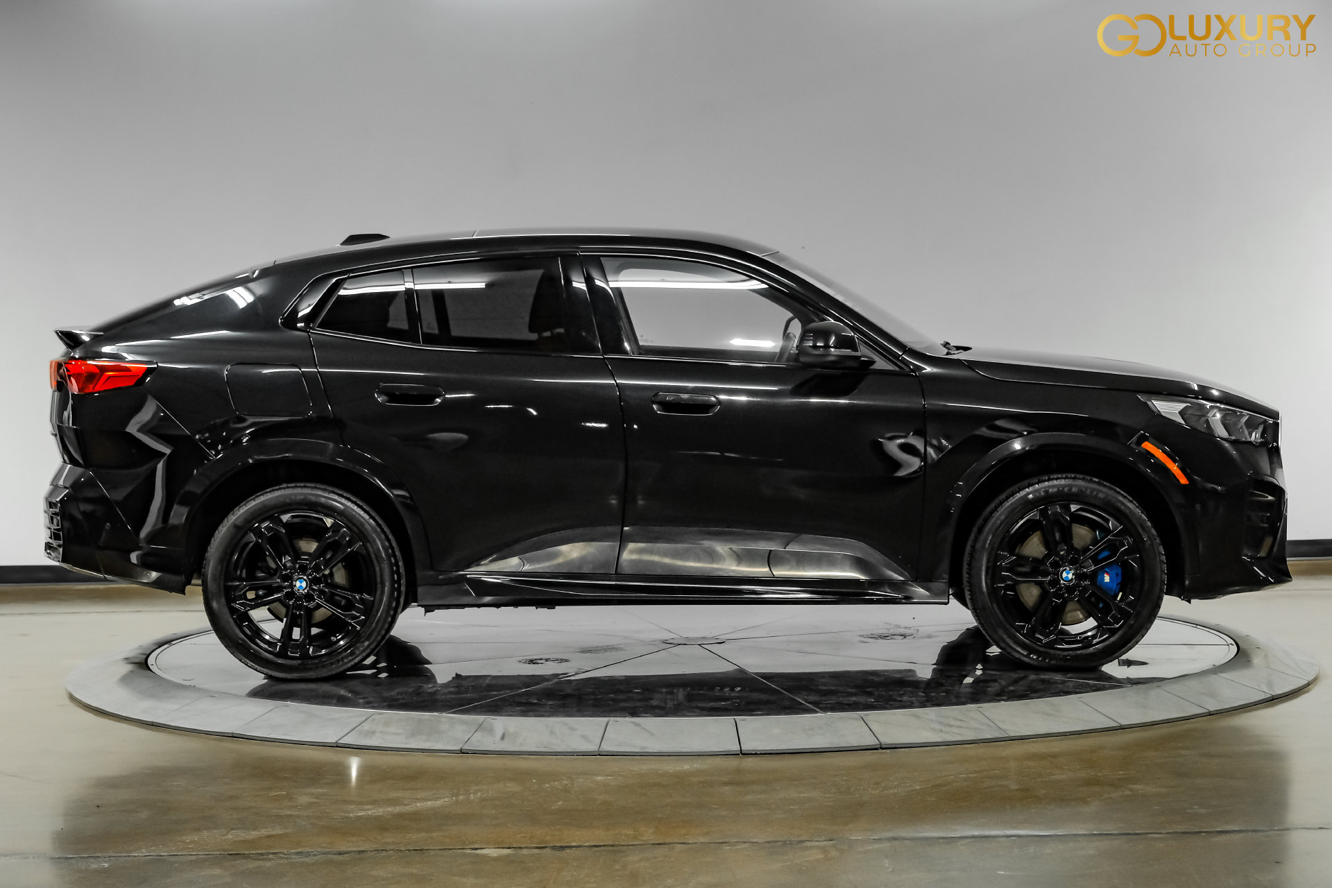 Used 2025 BMW X2 xDrive28i AWD/4WD image 9