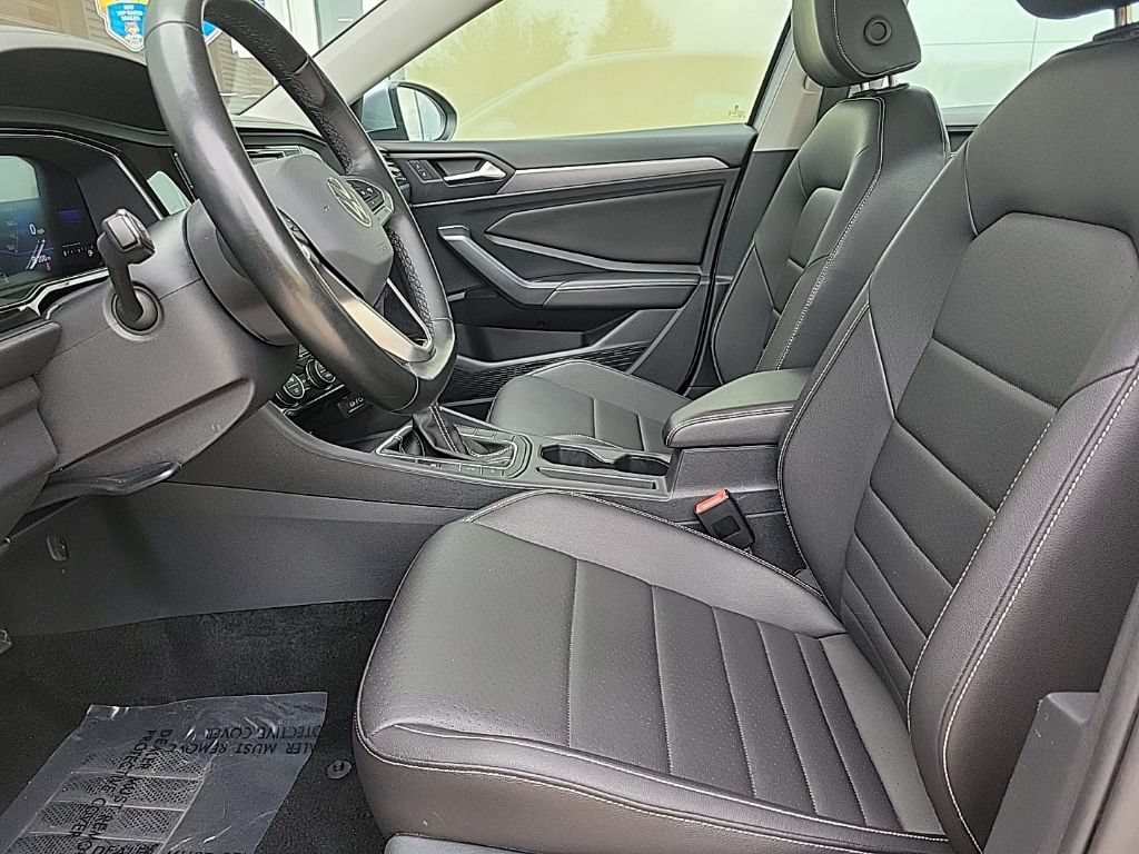 Used 2024 Volkswagen Jetta SE FWD image 10