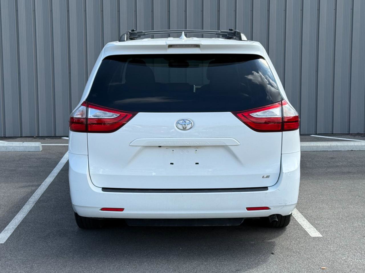 Used 2018 Toyota Sienna LE FWD image 5