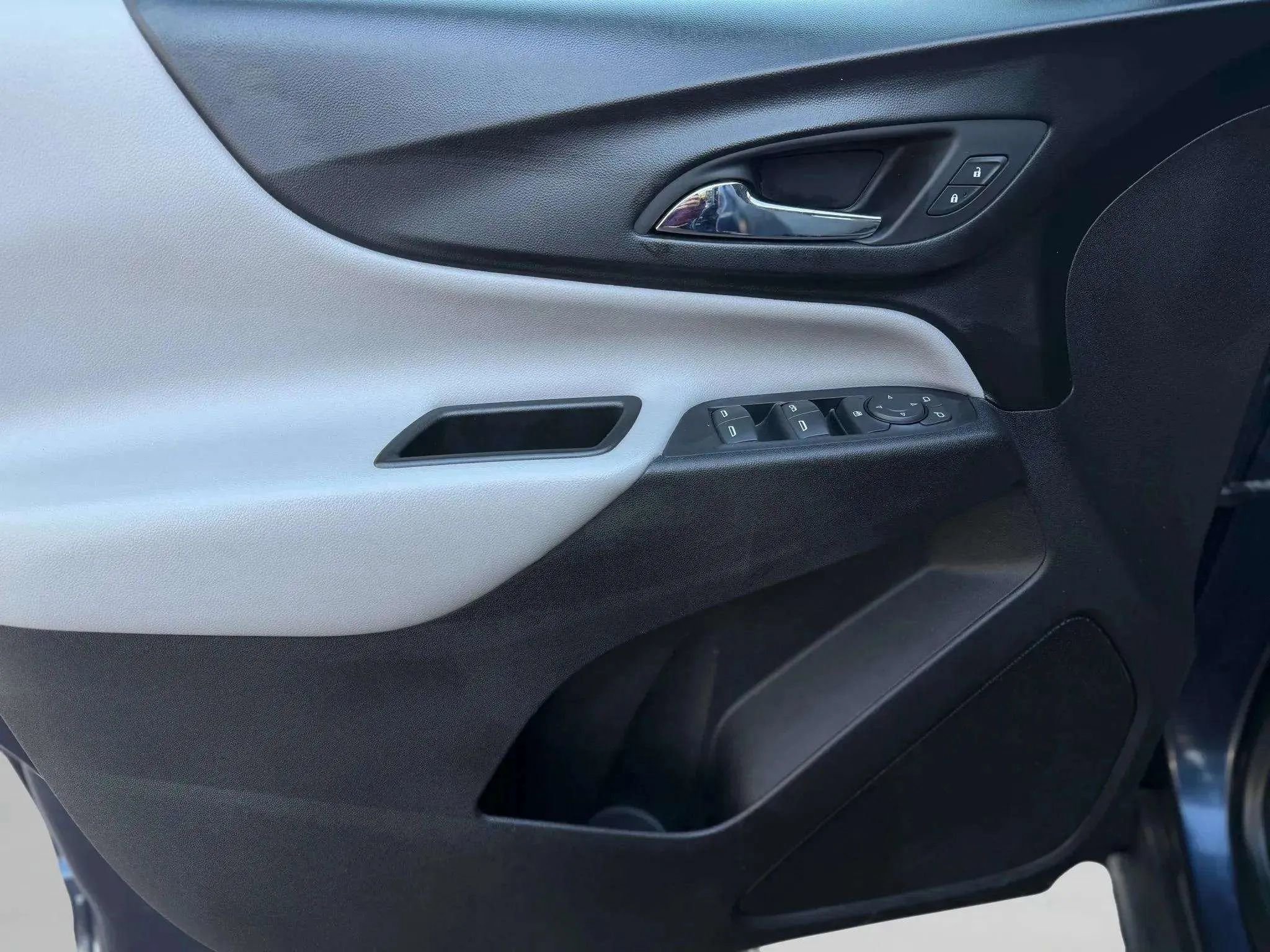 Used 2019 Chevrolet Equinox LS image 18