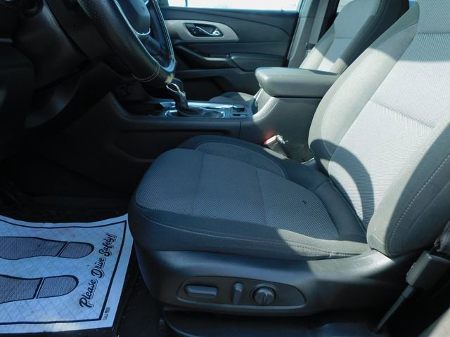 Used 2023 Chevrolet Traverse LT image 25