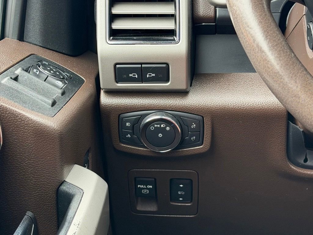 Used 2019 Ford F150 King Ranch w/ Equipment Group 601A Luxury AWD/4WD image 23