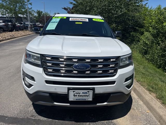 Used 2017 Ford Explorer XLT w/ Equipment Group 202A FWD image 2
