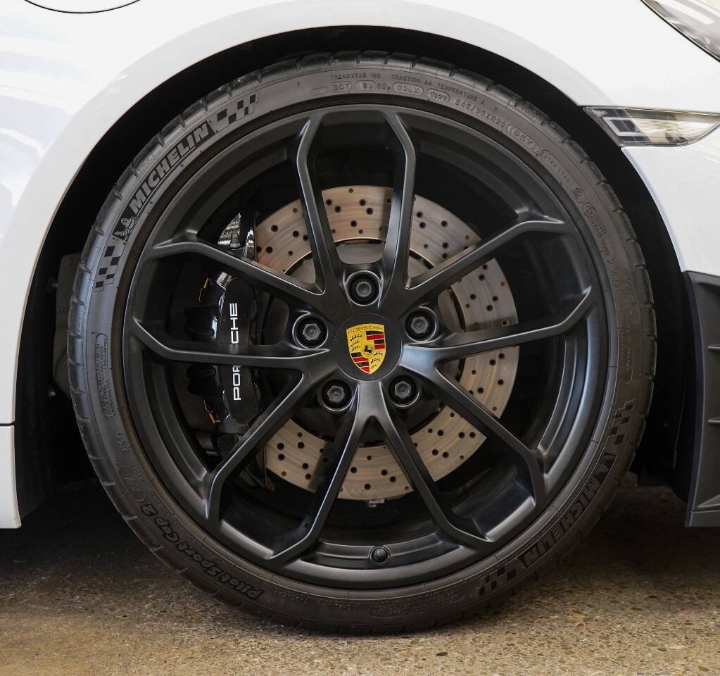 Used 2020 Porsche 718 Boxster Spyder RWD image 22
