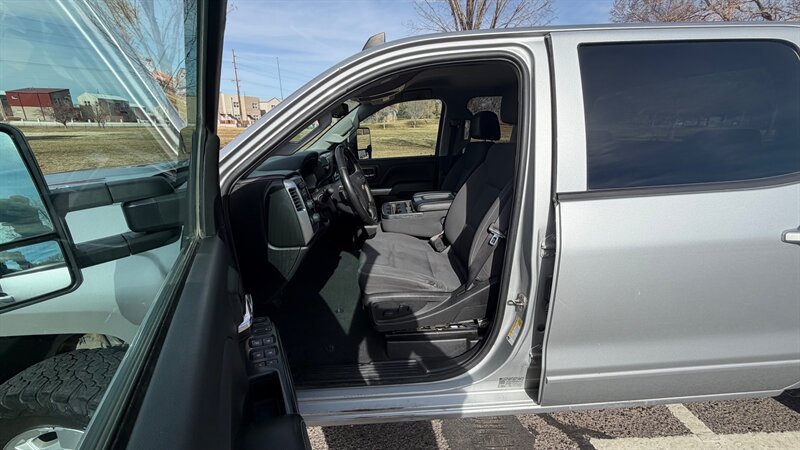 Used 2019 Chevrolet Silverado 2500 LT AWD/4WD image 16