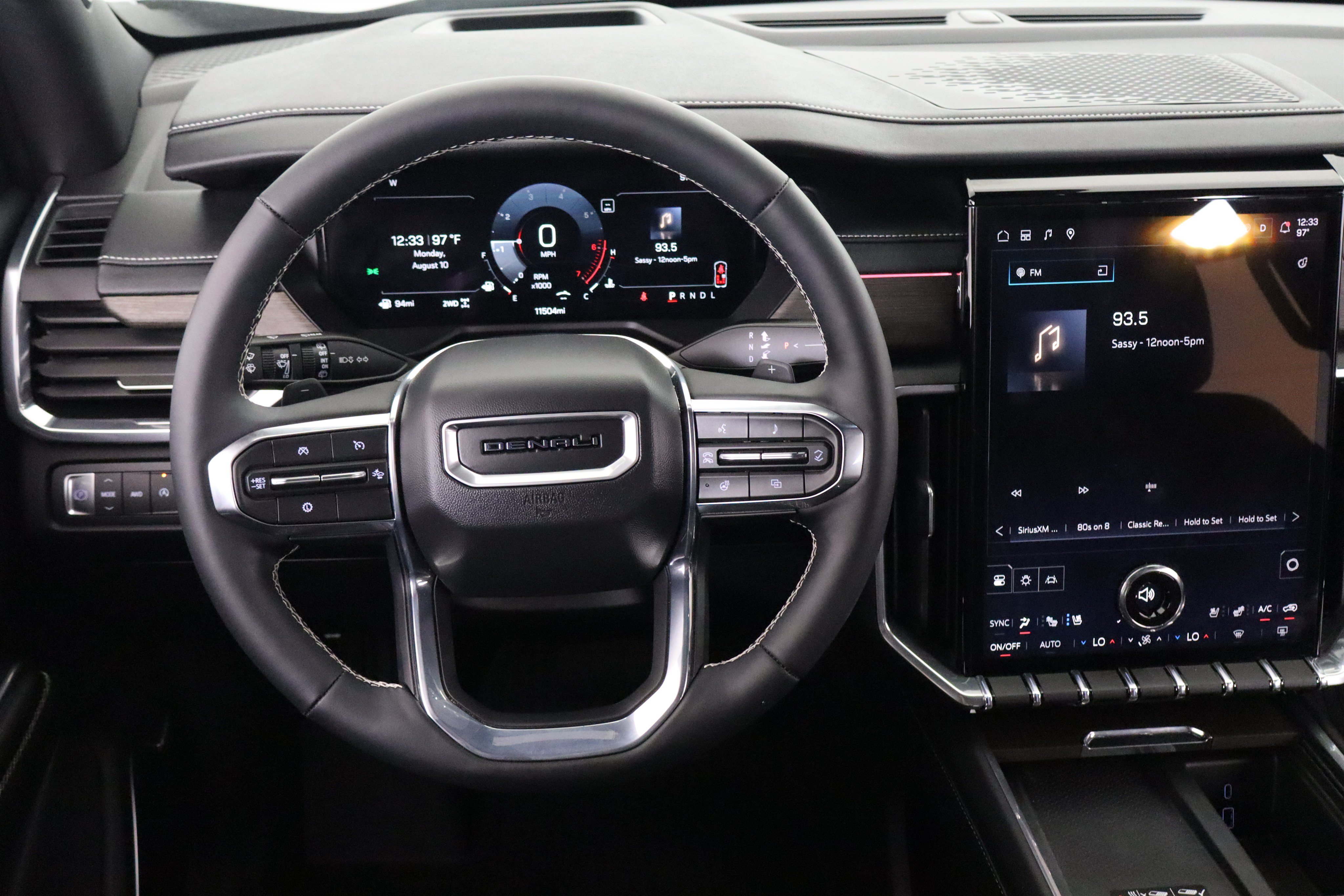 Used 2025 GMC Acadia Denali w/ LPO, Floor Liner Package AWD/4WD image 18