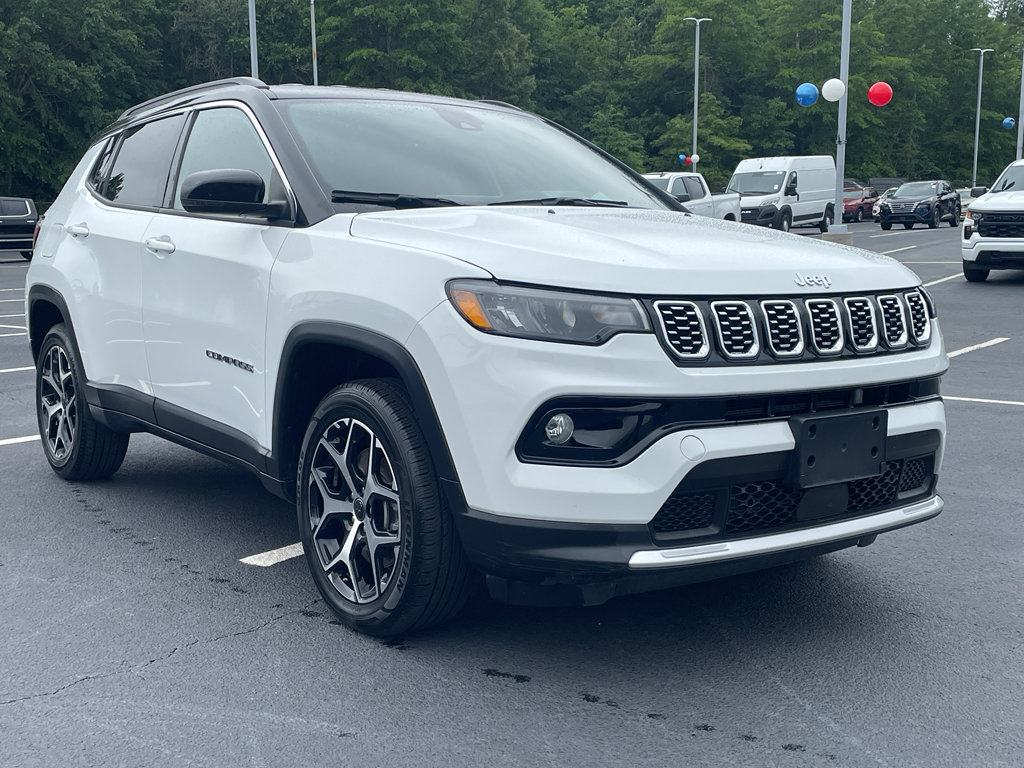 Used 2025 Jeep Compass Limited AWD/4WD image 2