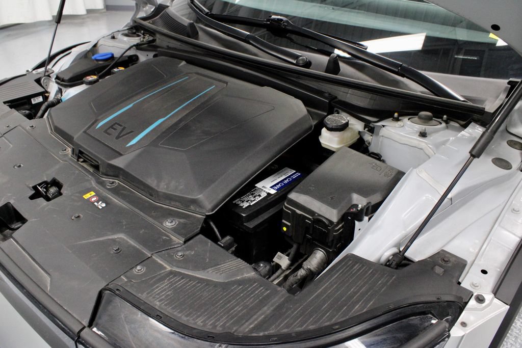 Used 2024 Hyundai Ioniq 5 SE AWD/4WD image 16