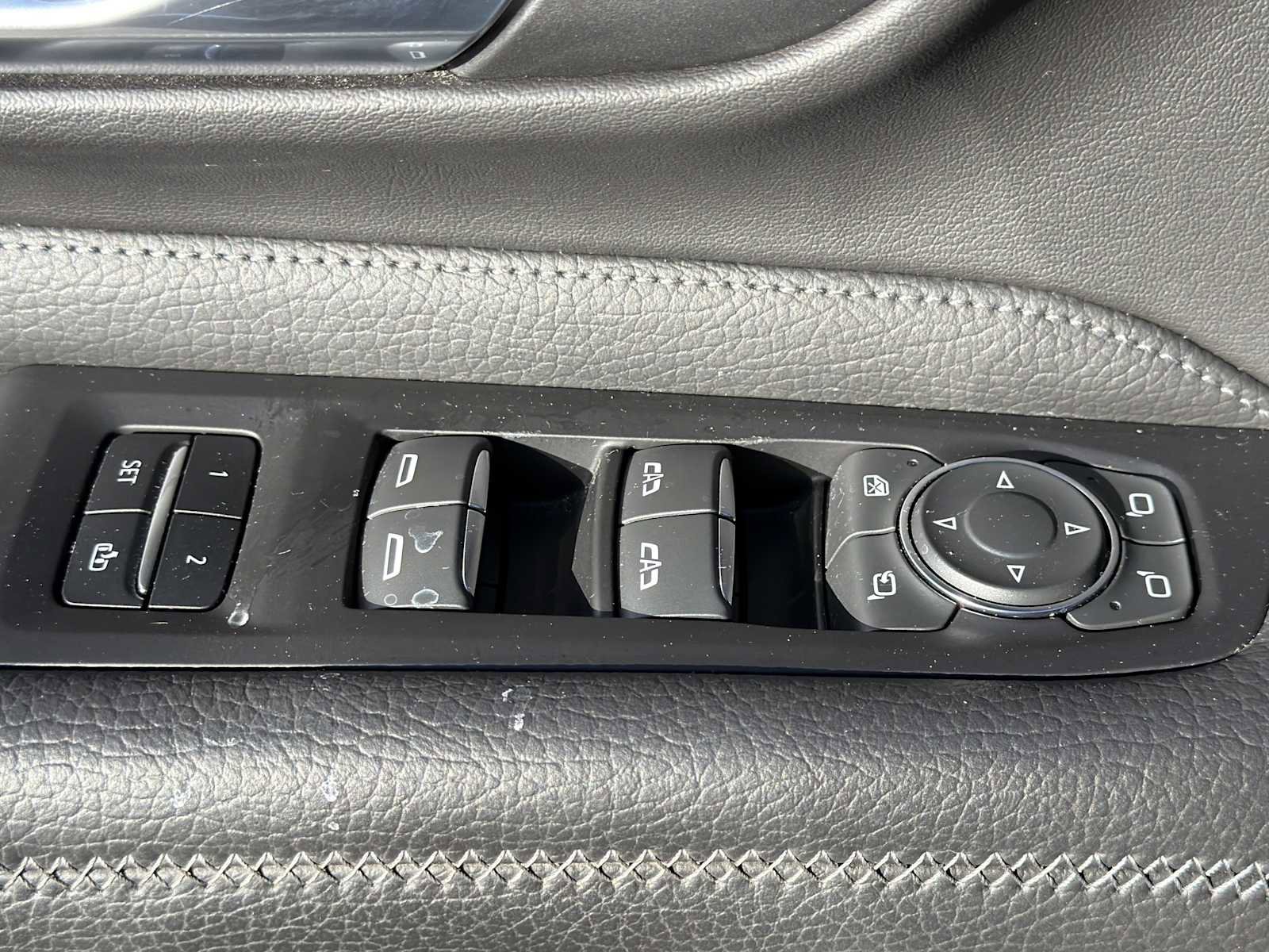 Used 2021 GMC Yukon Denali w/ Denali Premium Package image 17